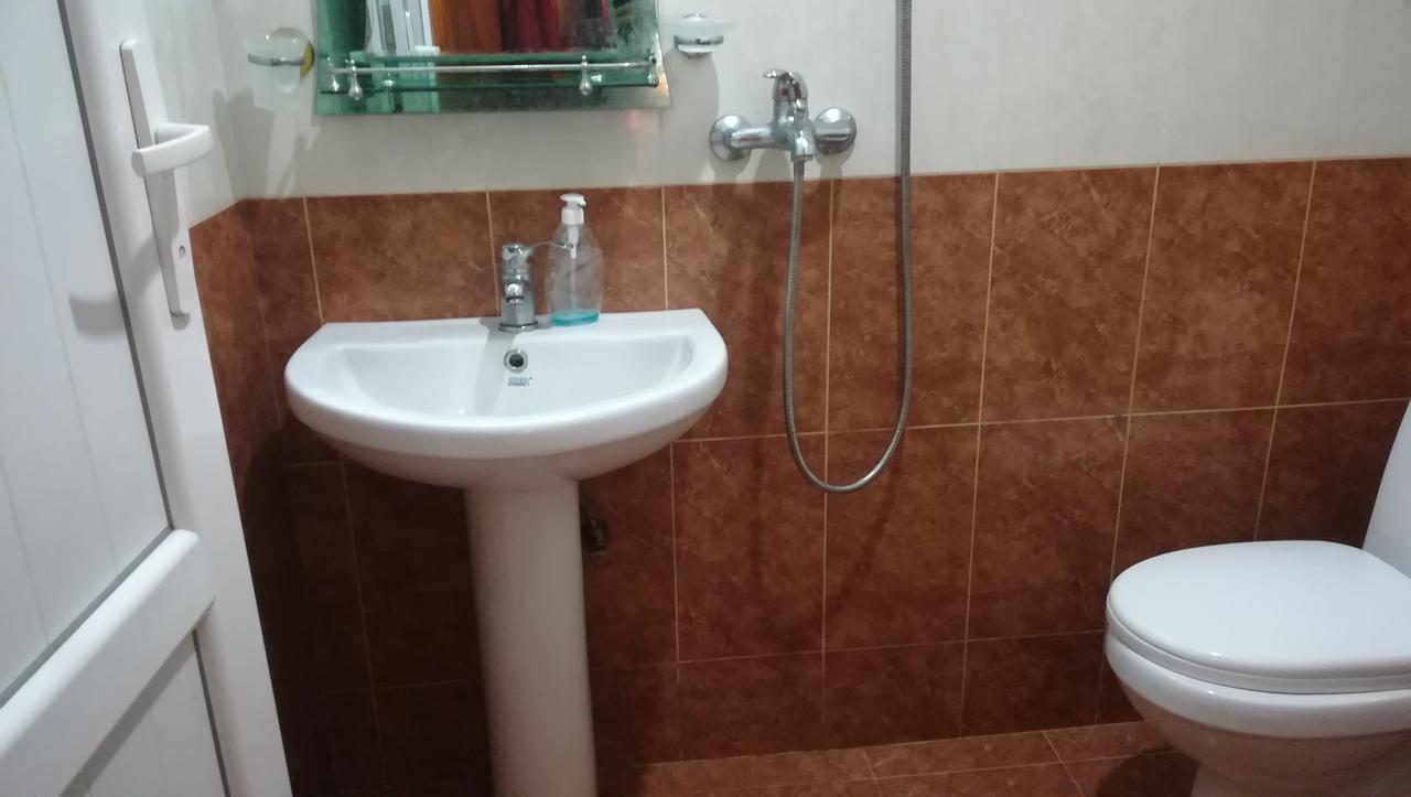 Гостевой дом Надежда Батуми Экстерьер фото